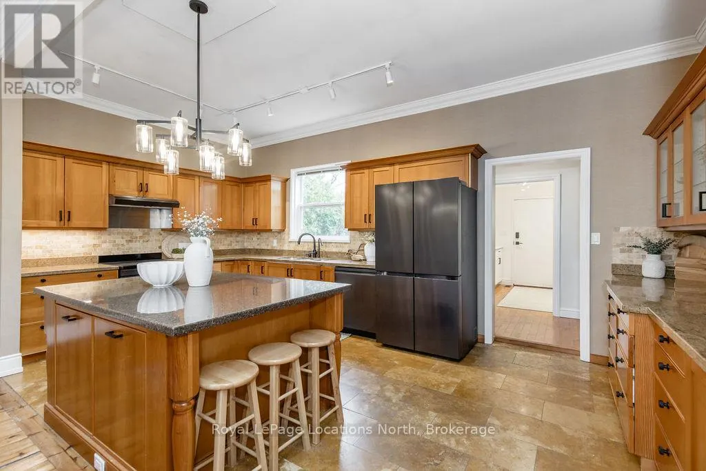 795853 GREY 19 ROAD