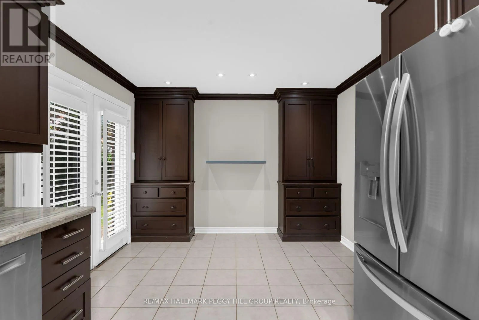2 BROWN WOOD DRIVE