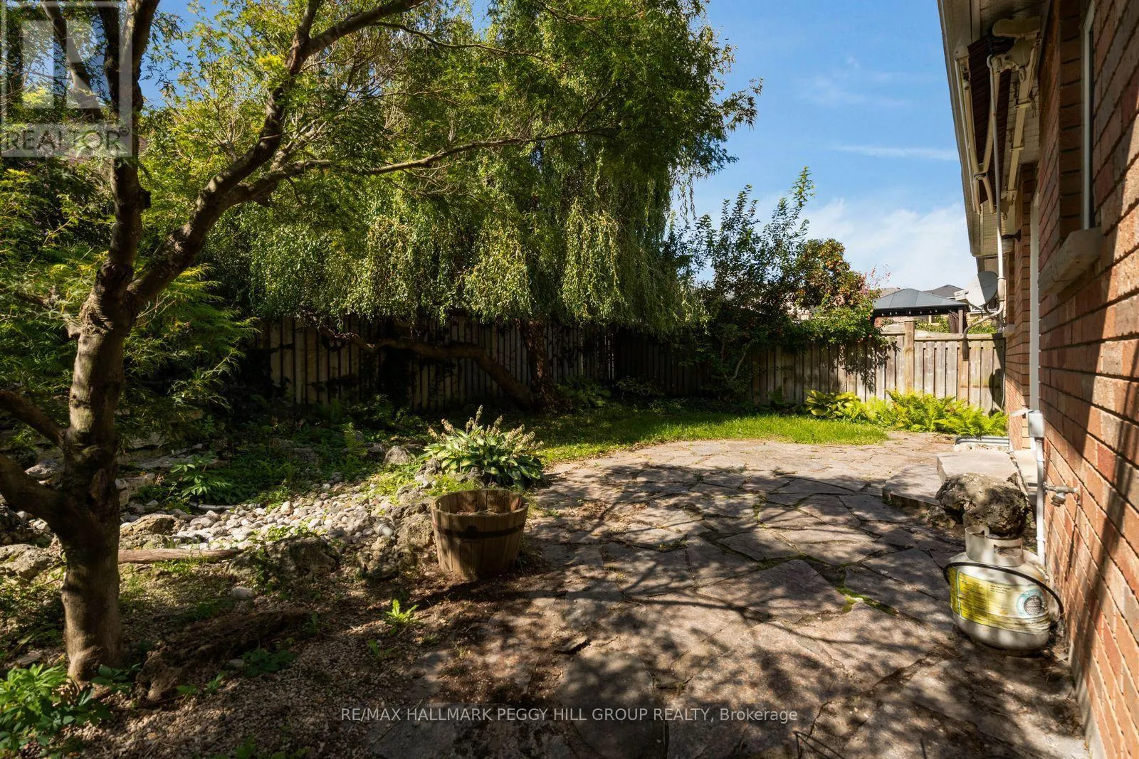 2 BROWN WOOD DRIVE