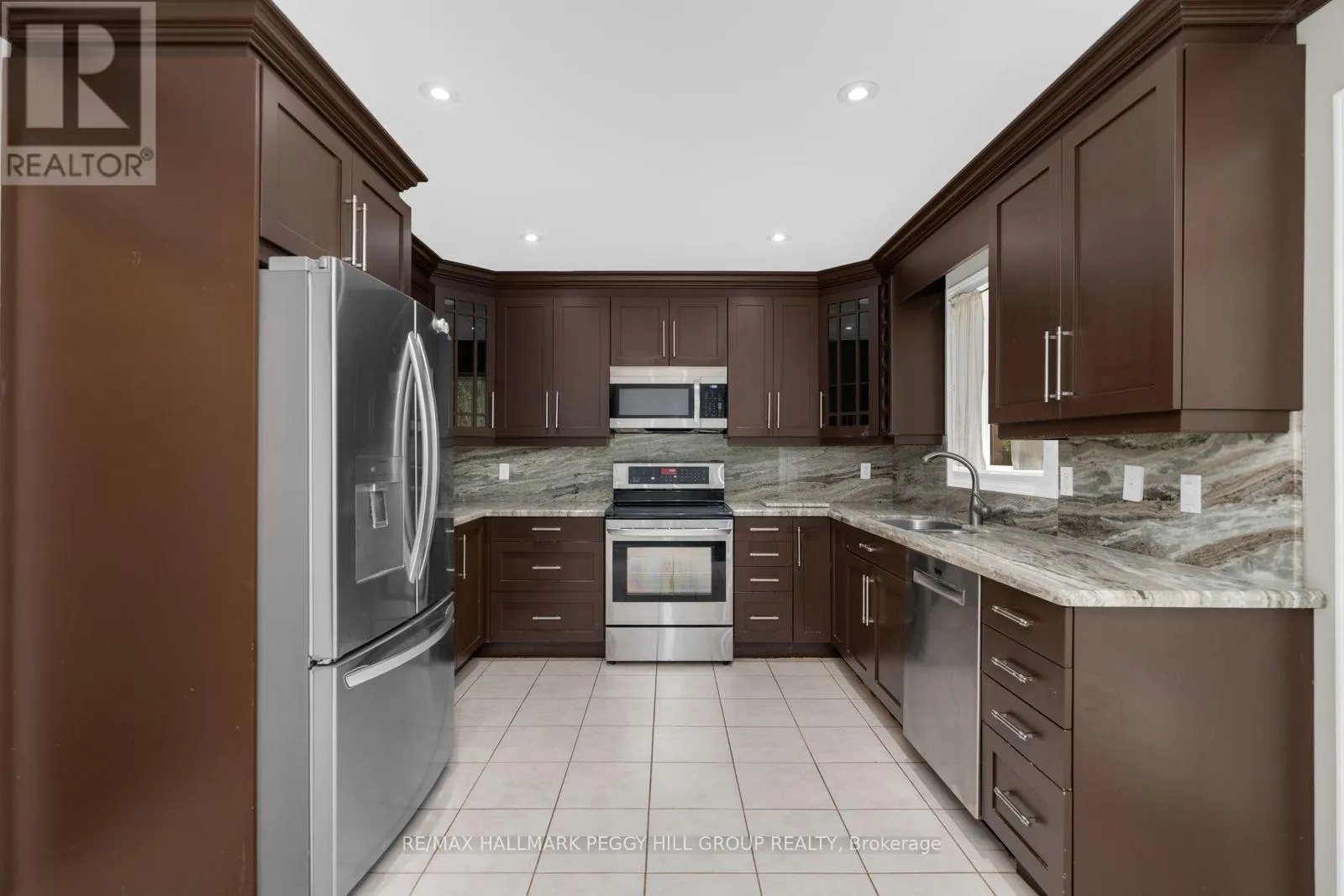 2 BROWN WOOD DRIVE