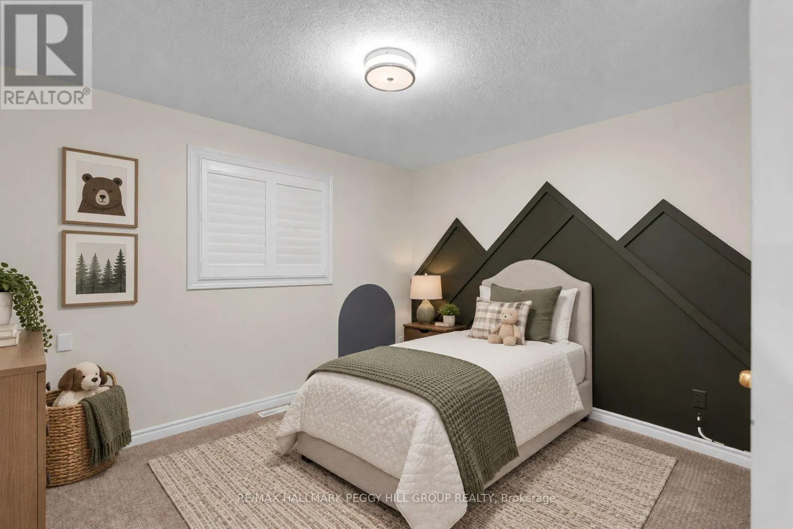 2 BROWN WOOD DRIVE