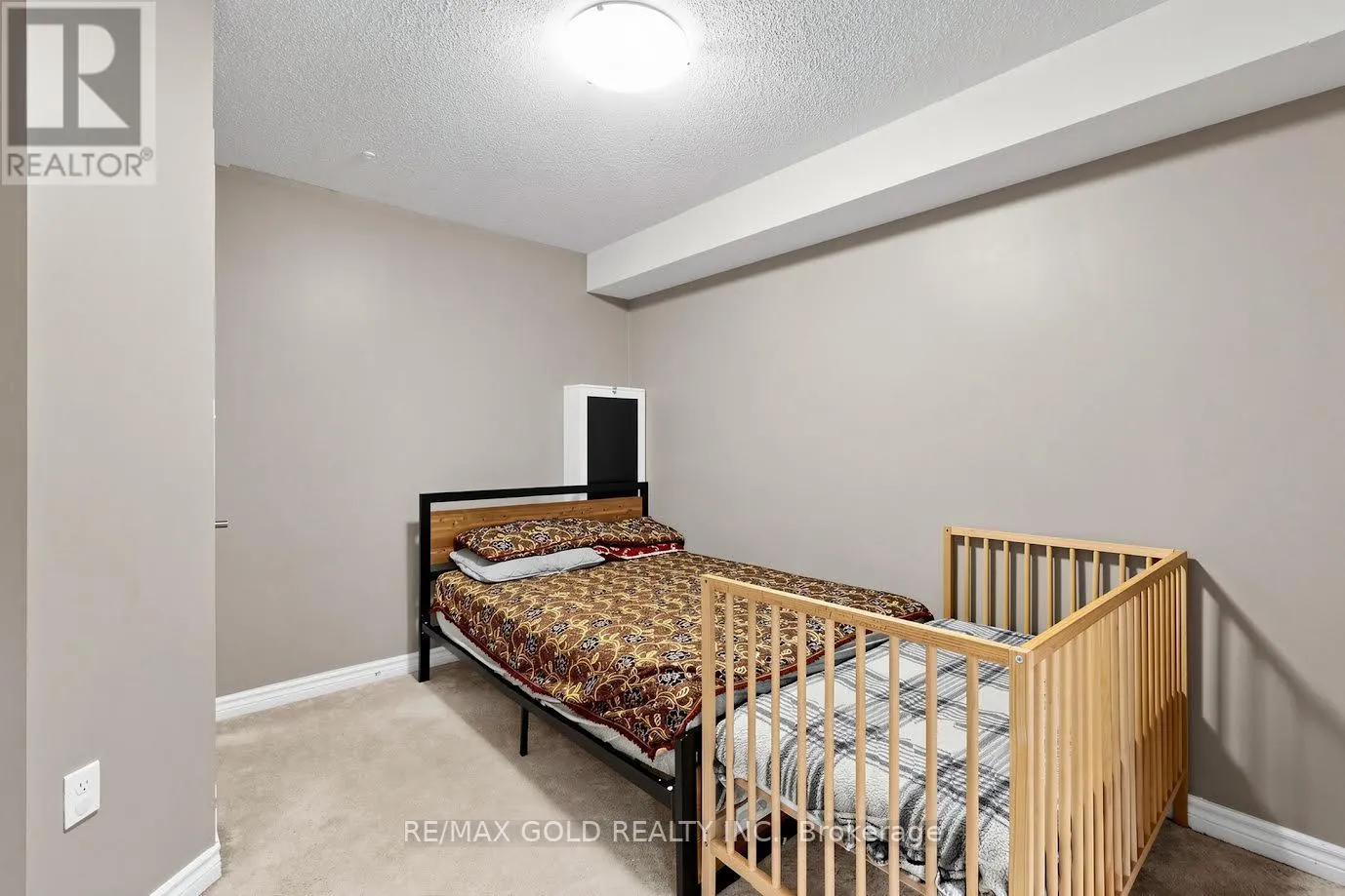 9 - 57 FERNDALE DRIVE S