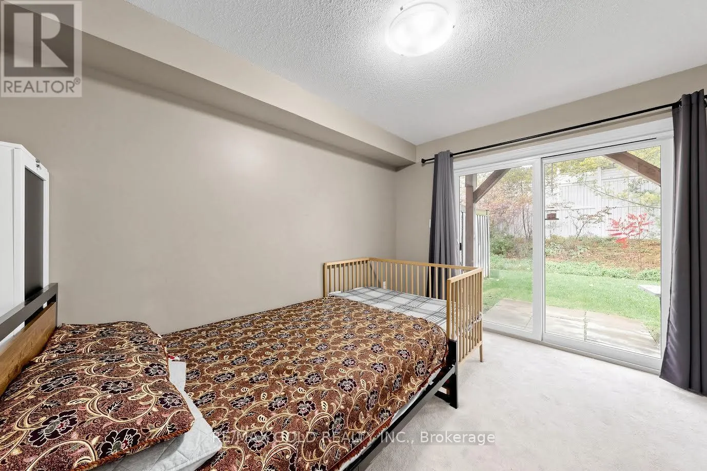9 - 57 FERNDALE DRIVE S