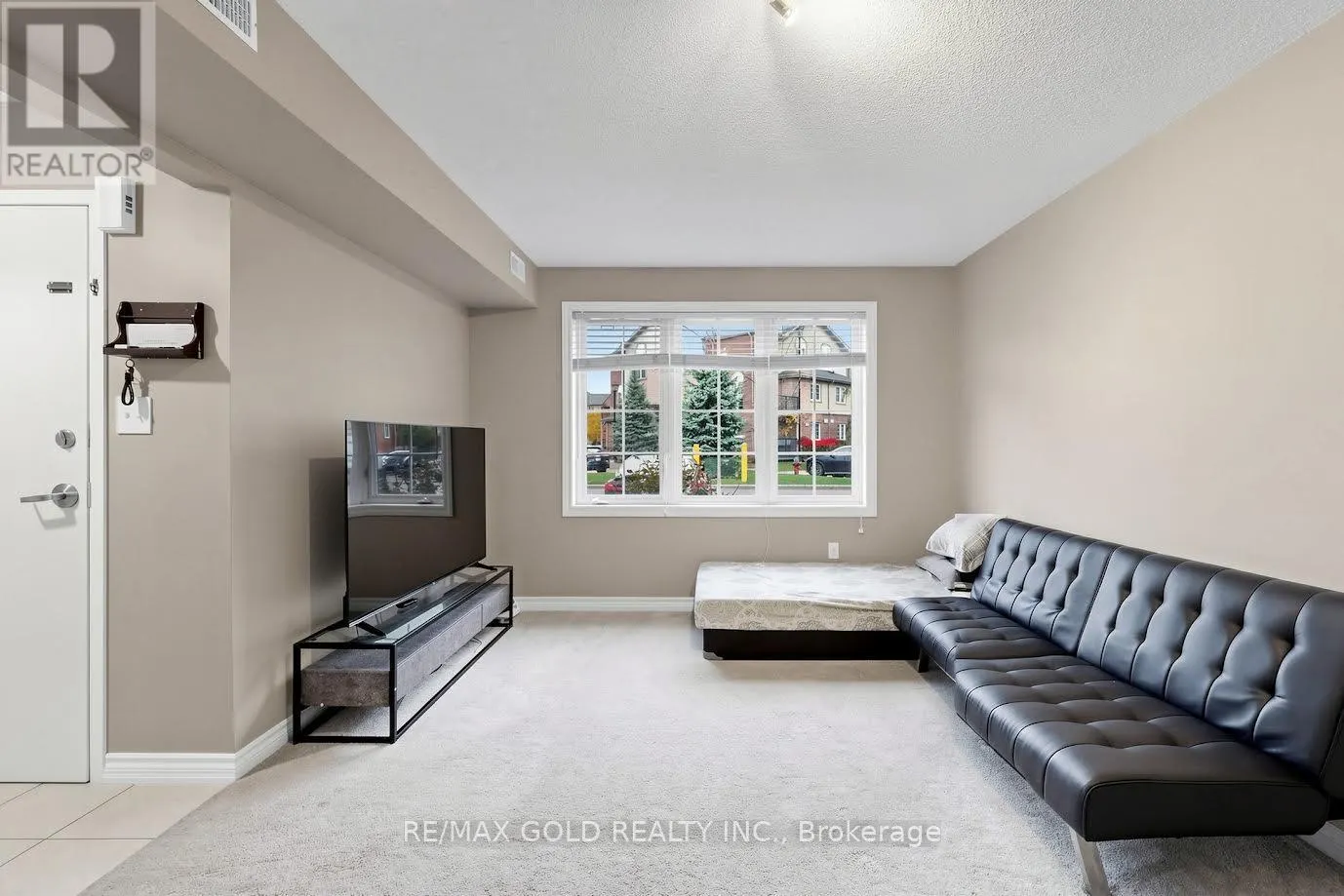 9 - 57 FERNDALE DRIVE S