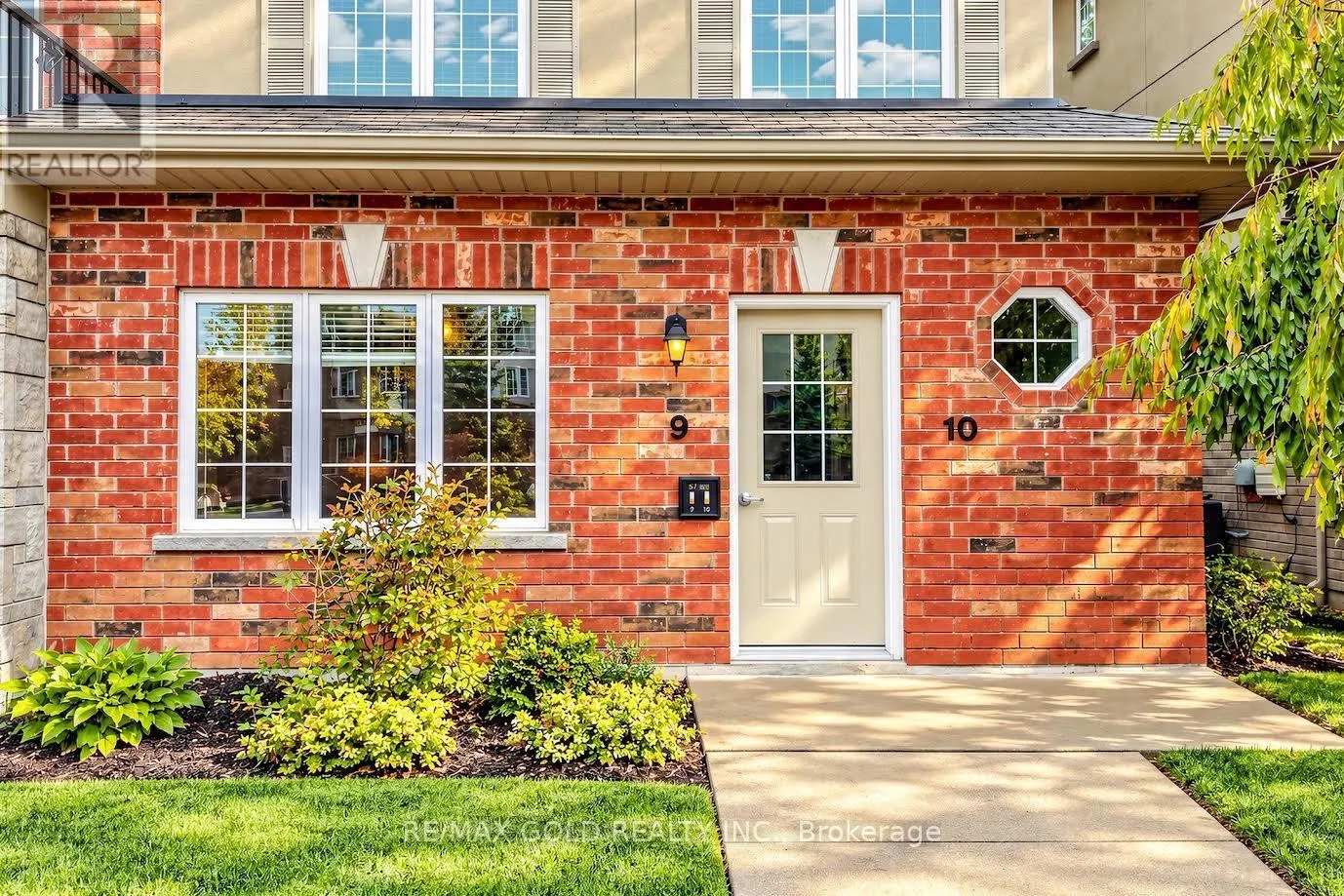 9 - 57 FERNDALE DRIVE S