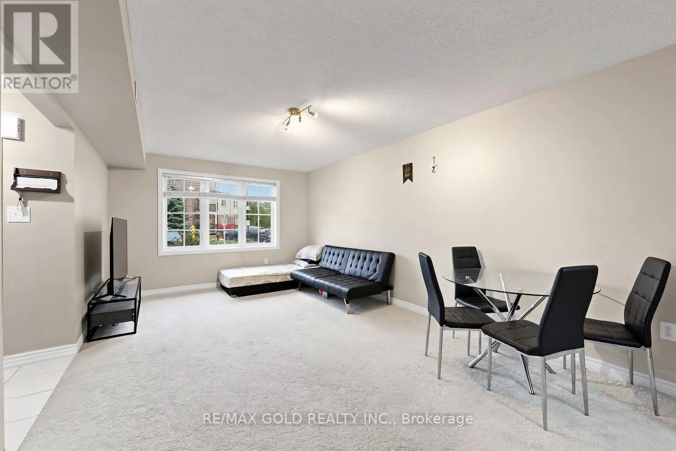 9 - 57 FERNDALE DRIVE S