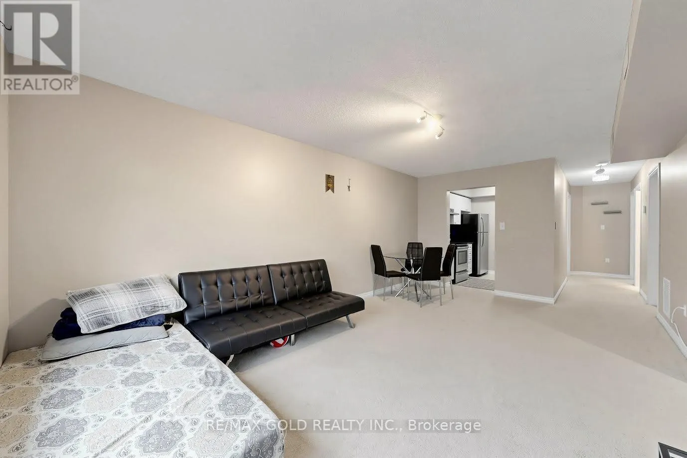9 - 57 FERNDALE DRIVE S