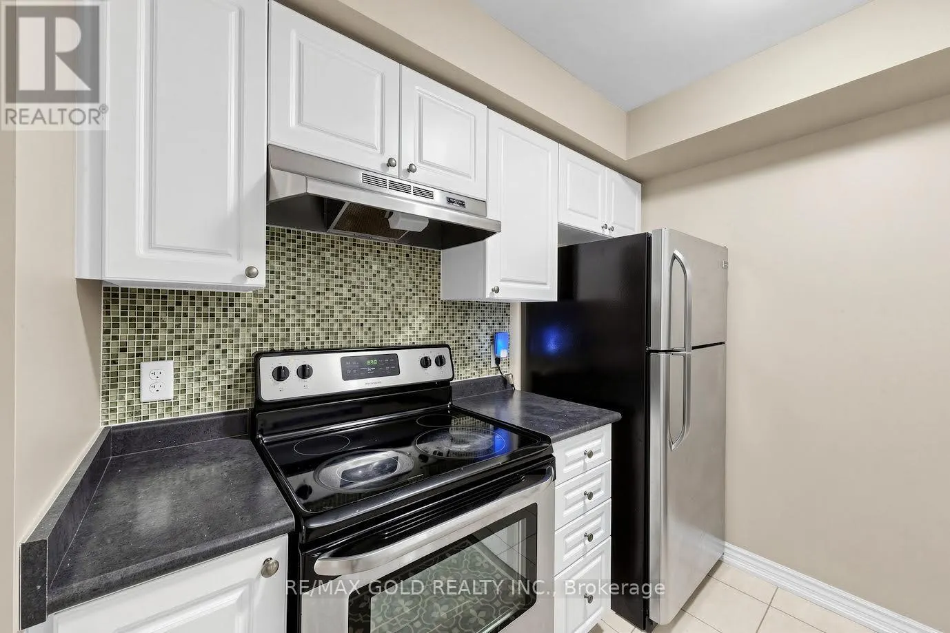 9 - 57 FERNDALE DRIVE S
