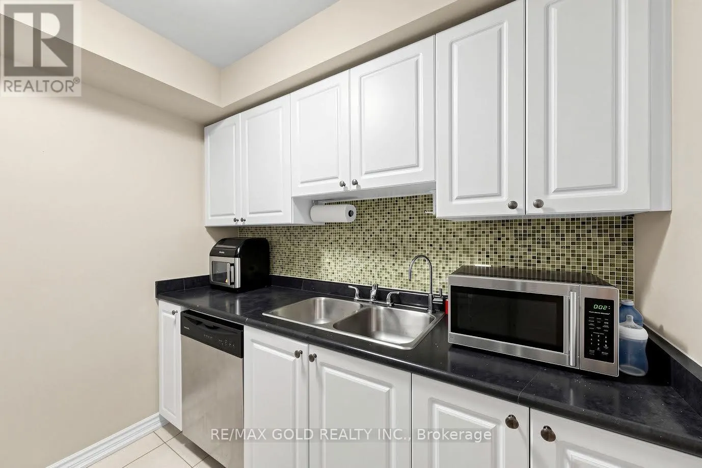 9 - 57 FERNDALE DRIVE S