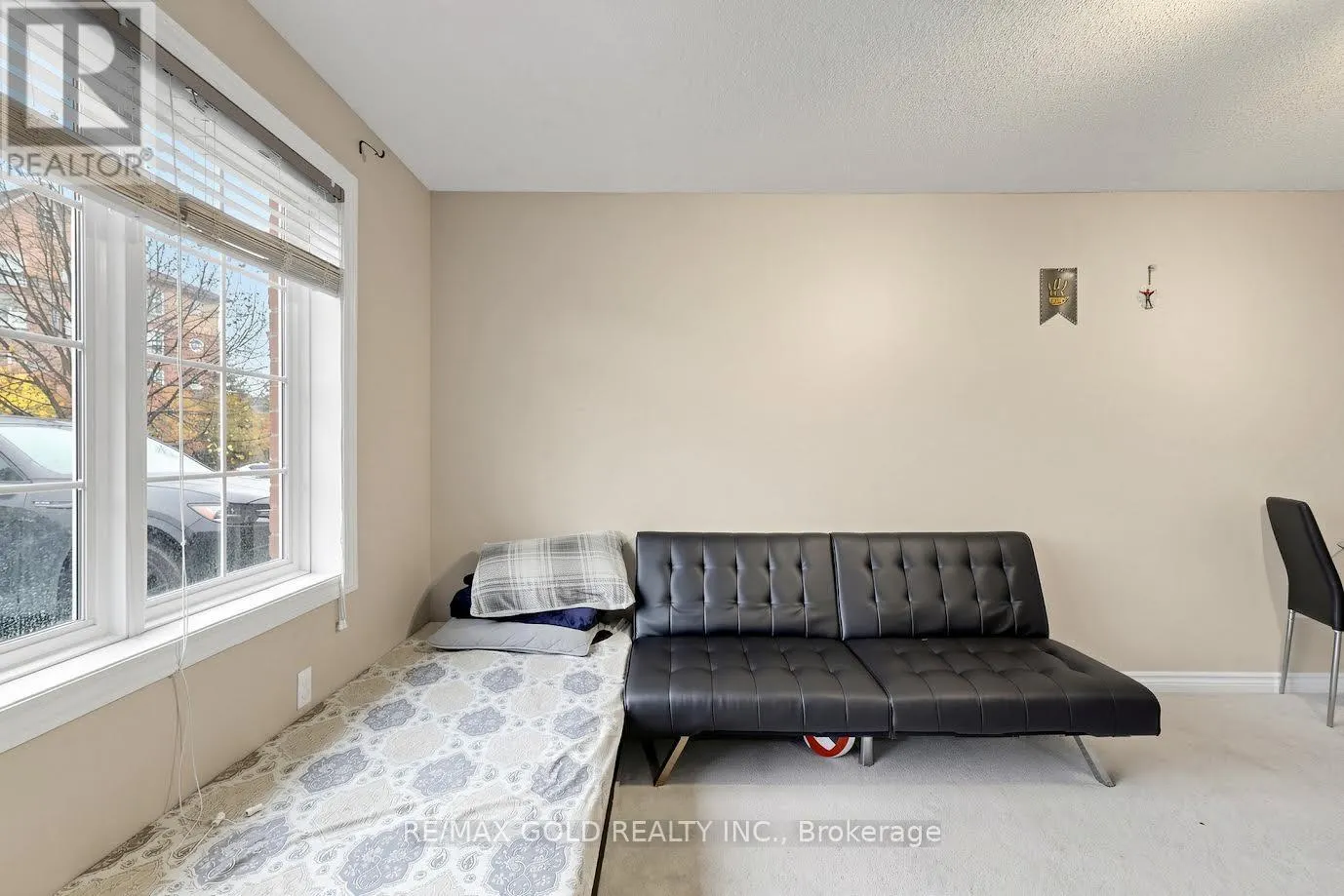 9 - 57 FERNDALE DRIVE S