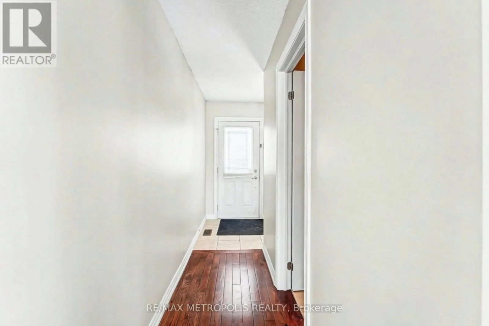 57 - 25 SOUTHWOODS CRESCENT