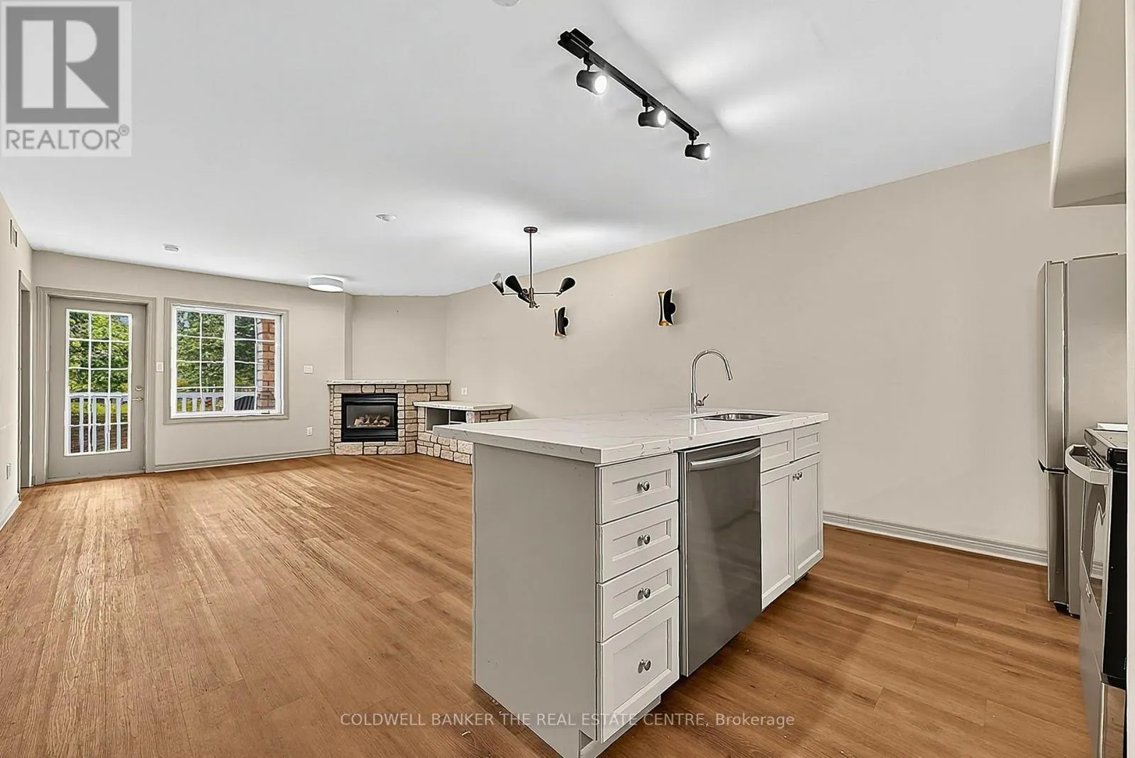 2094-2095 - 90 HIGHLAND DRIVE