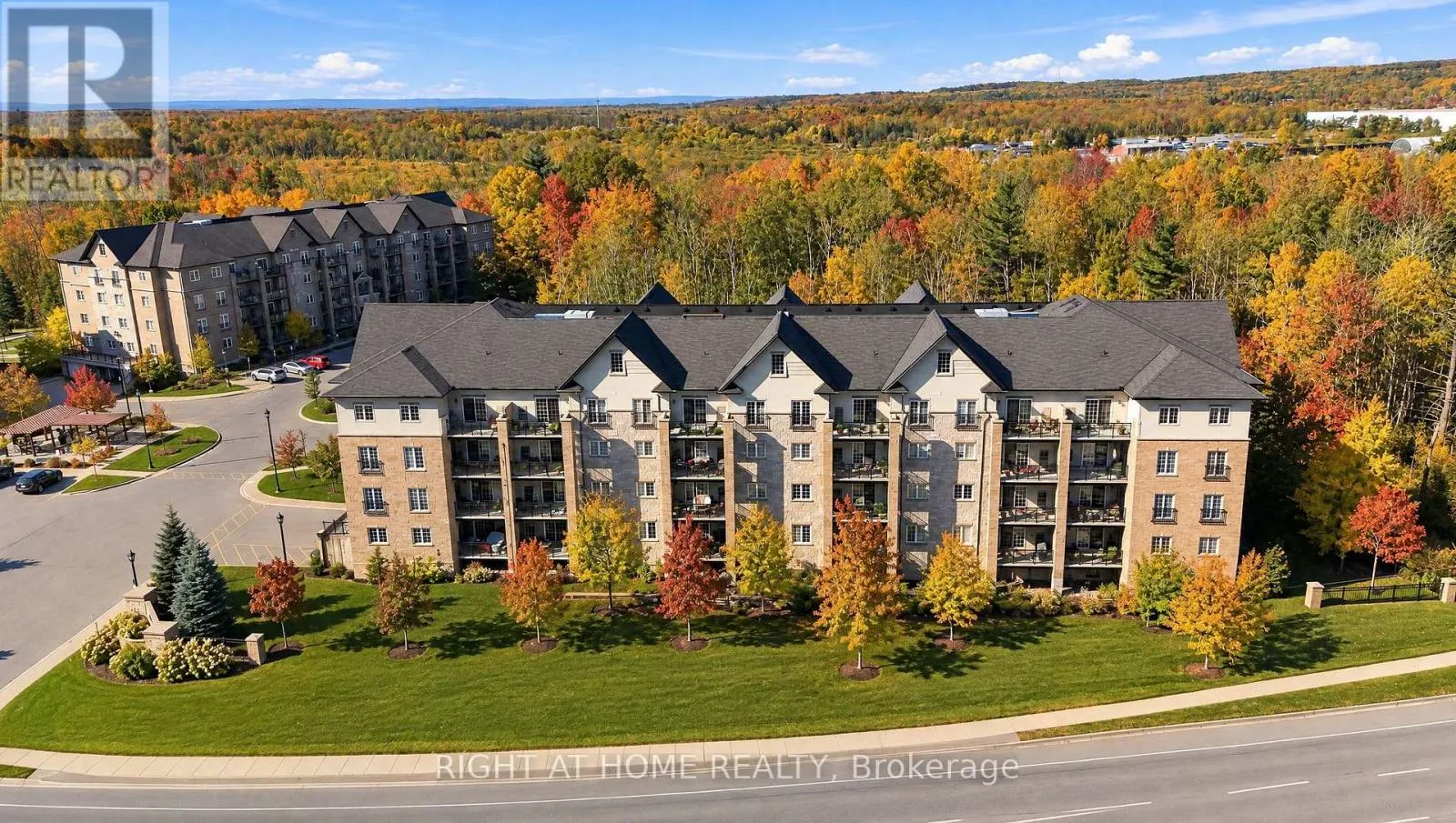 408 - 40 FERNDALE DRIVE S