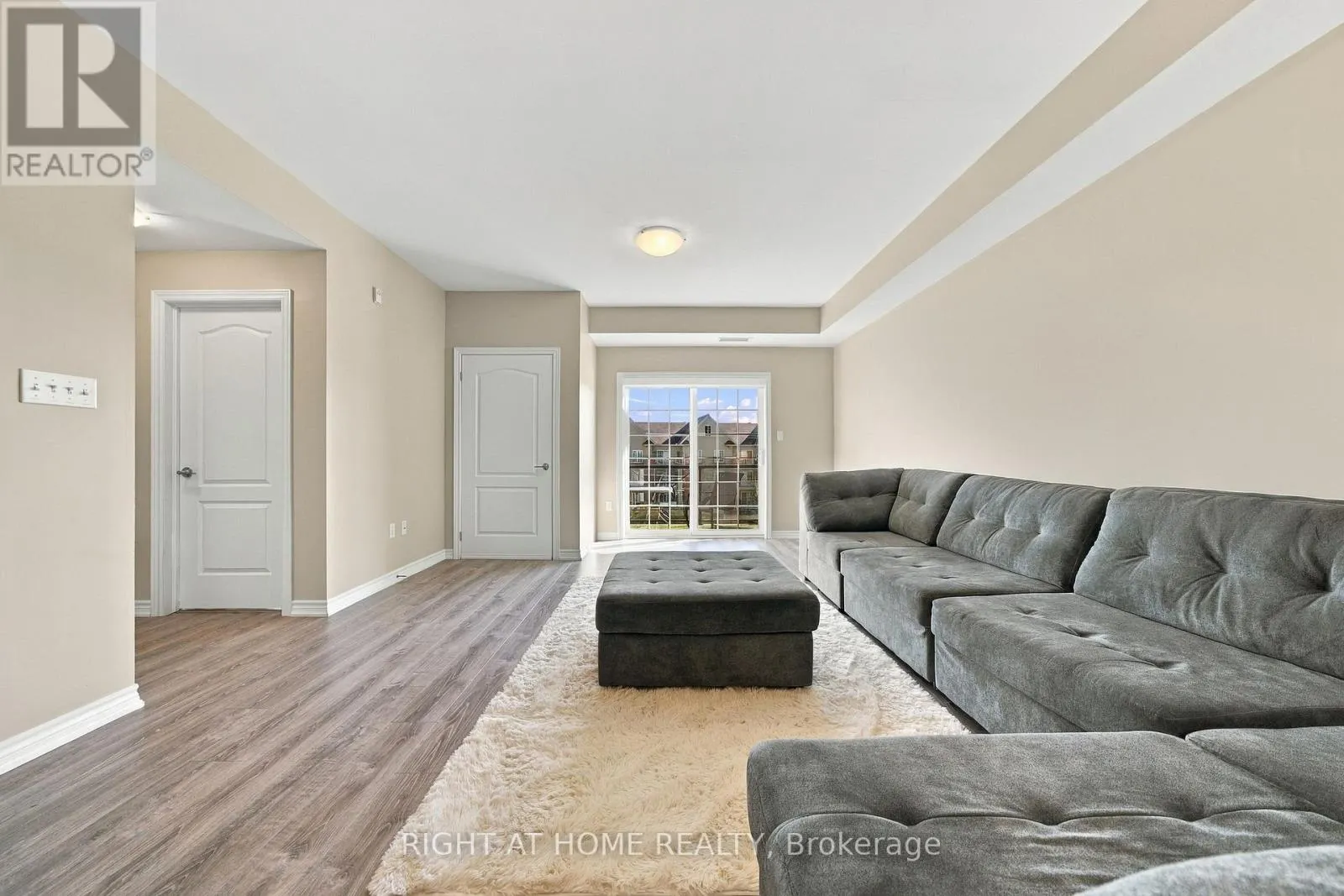408 - 40 FERNDALE DRIVE S