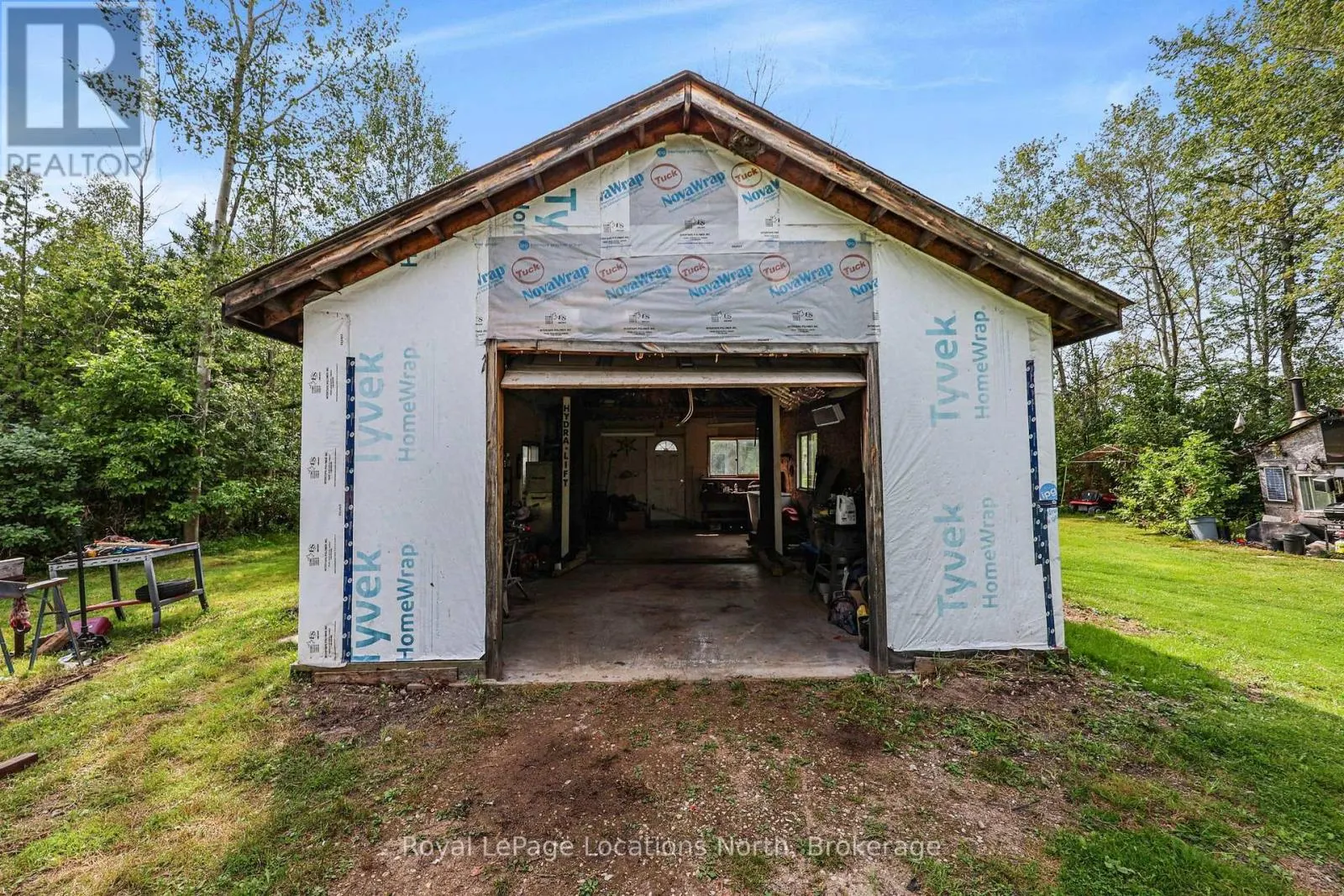 9031 BEACHWOOD ROAD