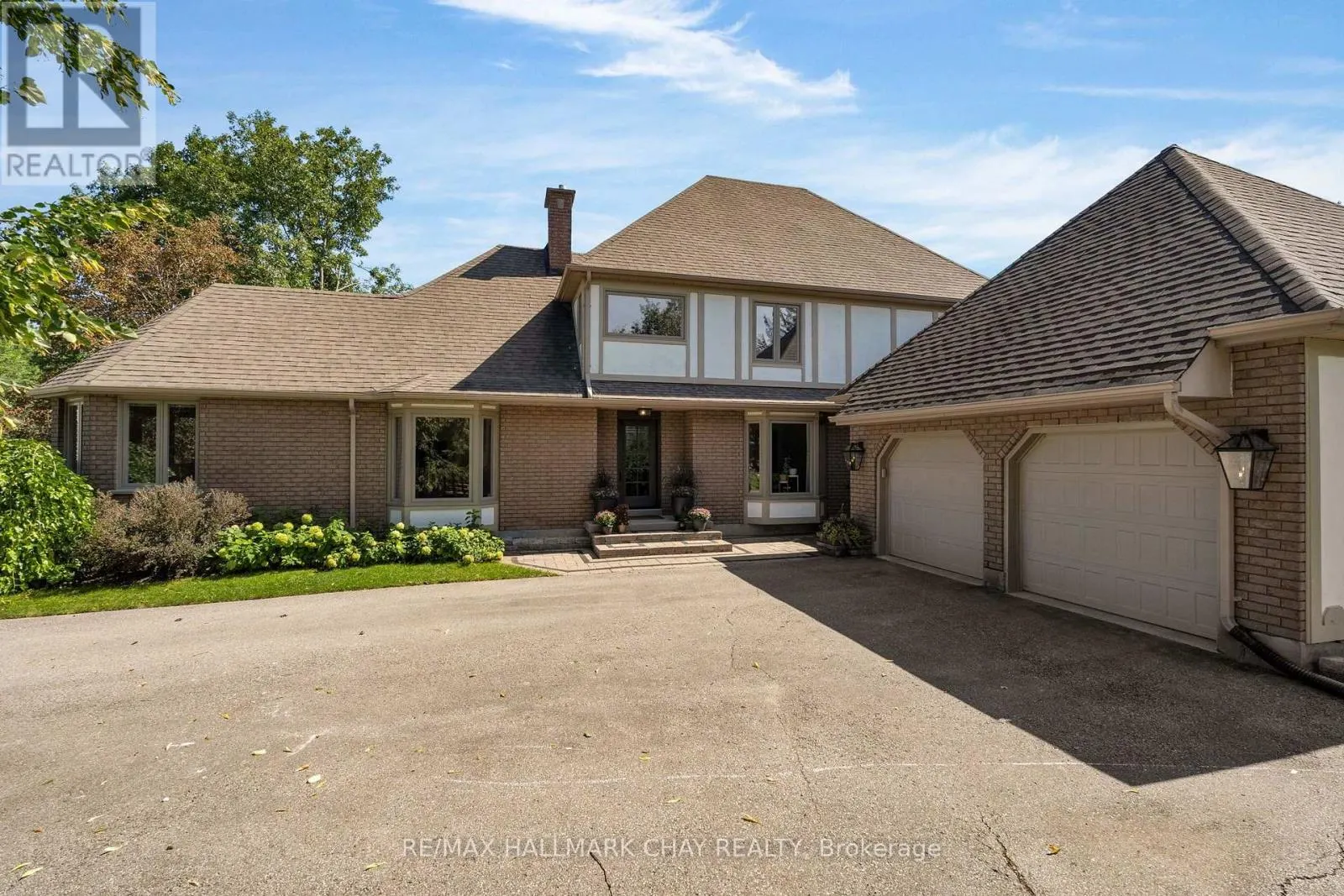 9 HOWARD DRIVE