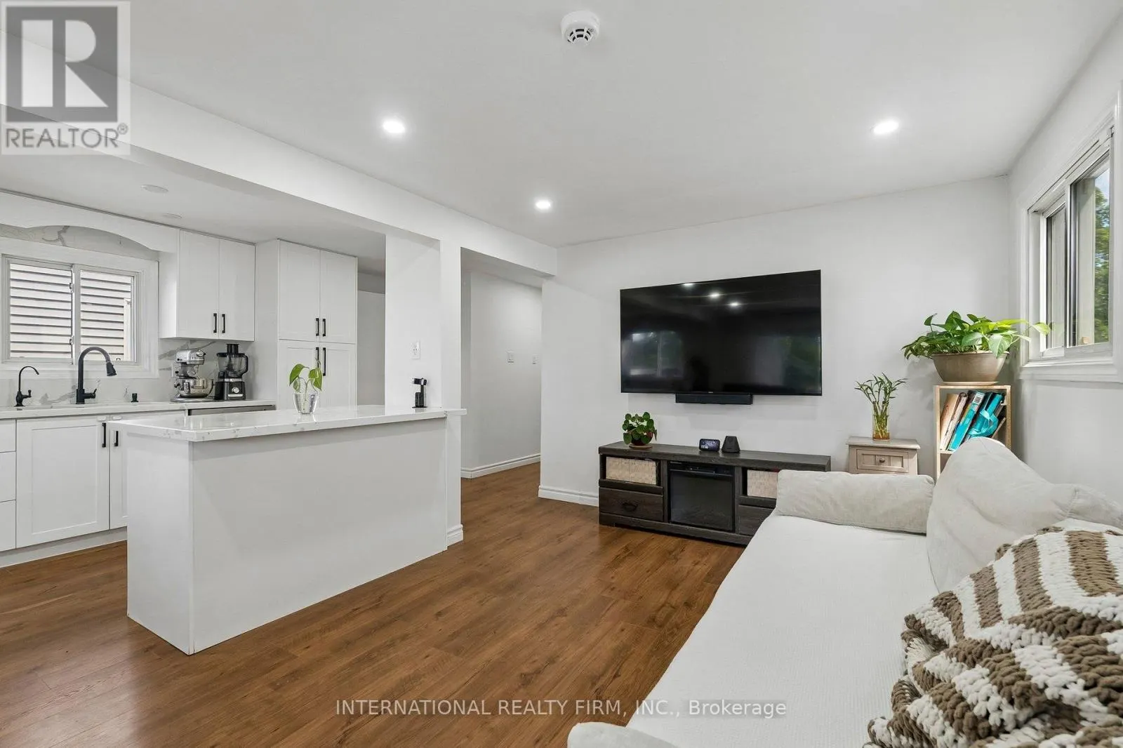 206 HICKLING TRAIL