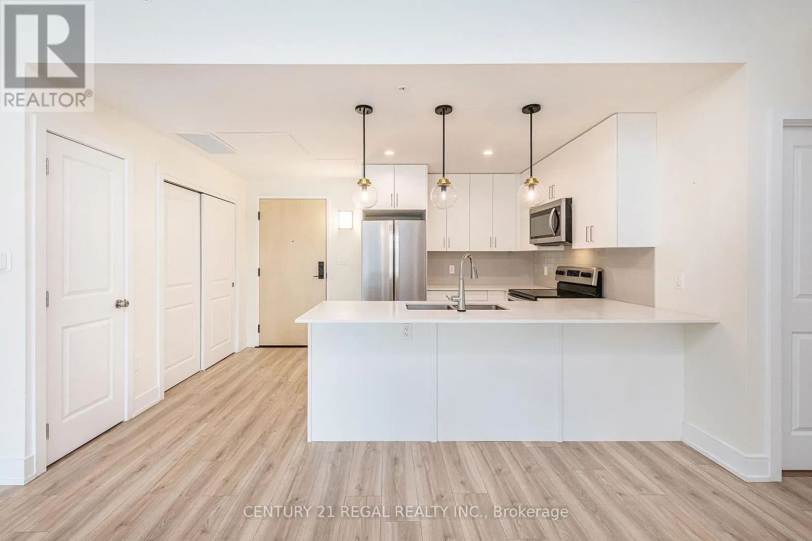 UNIT 205 - 121 MARY STREET