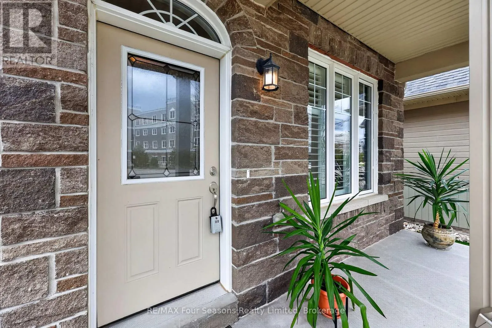 100 KARI CRESCENT