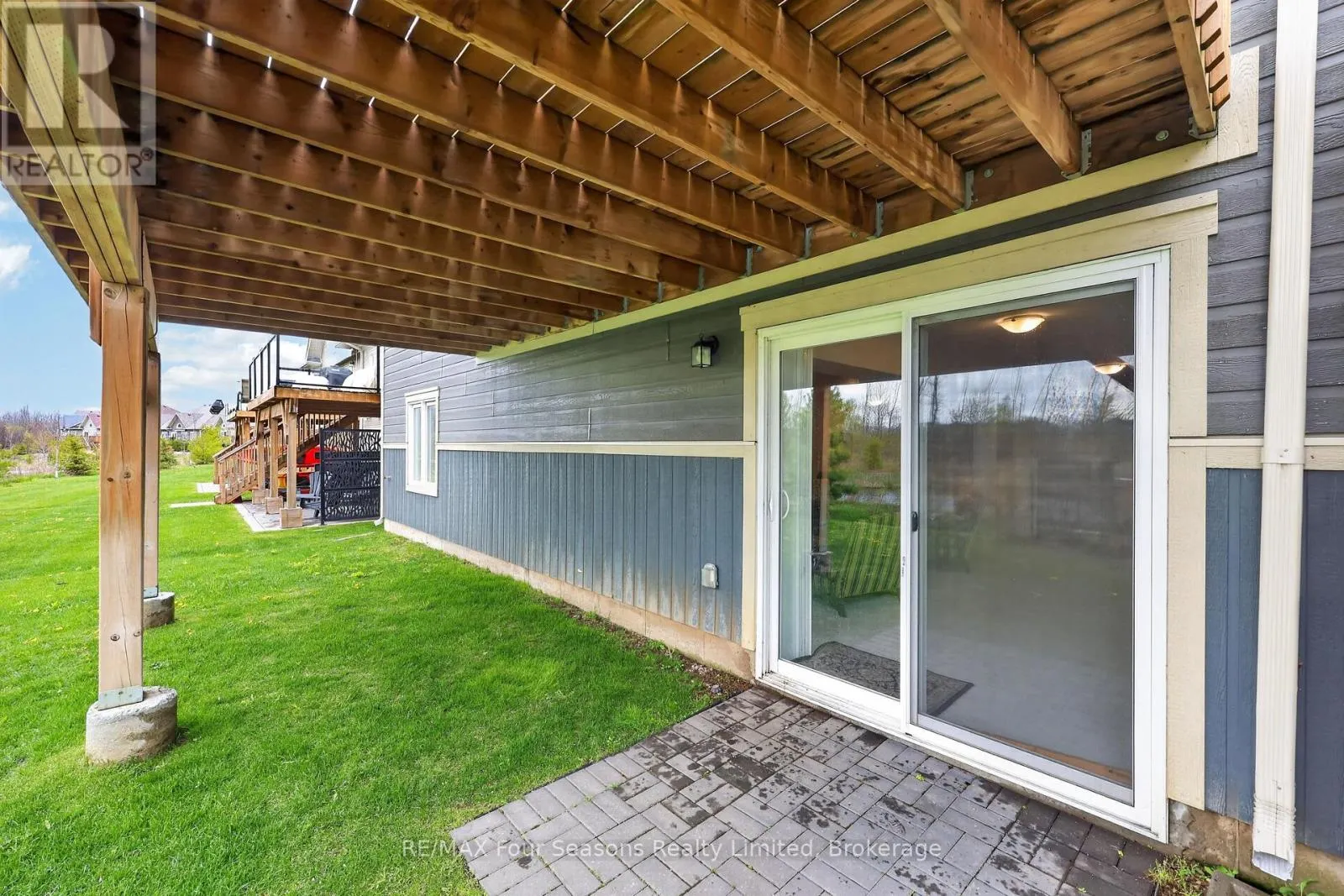 100 KARI CRESCENT