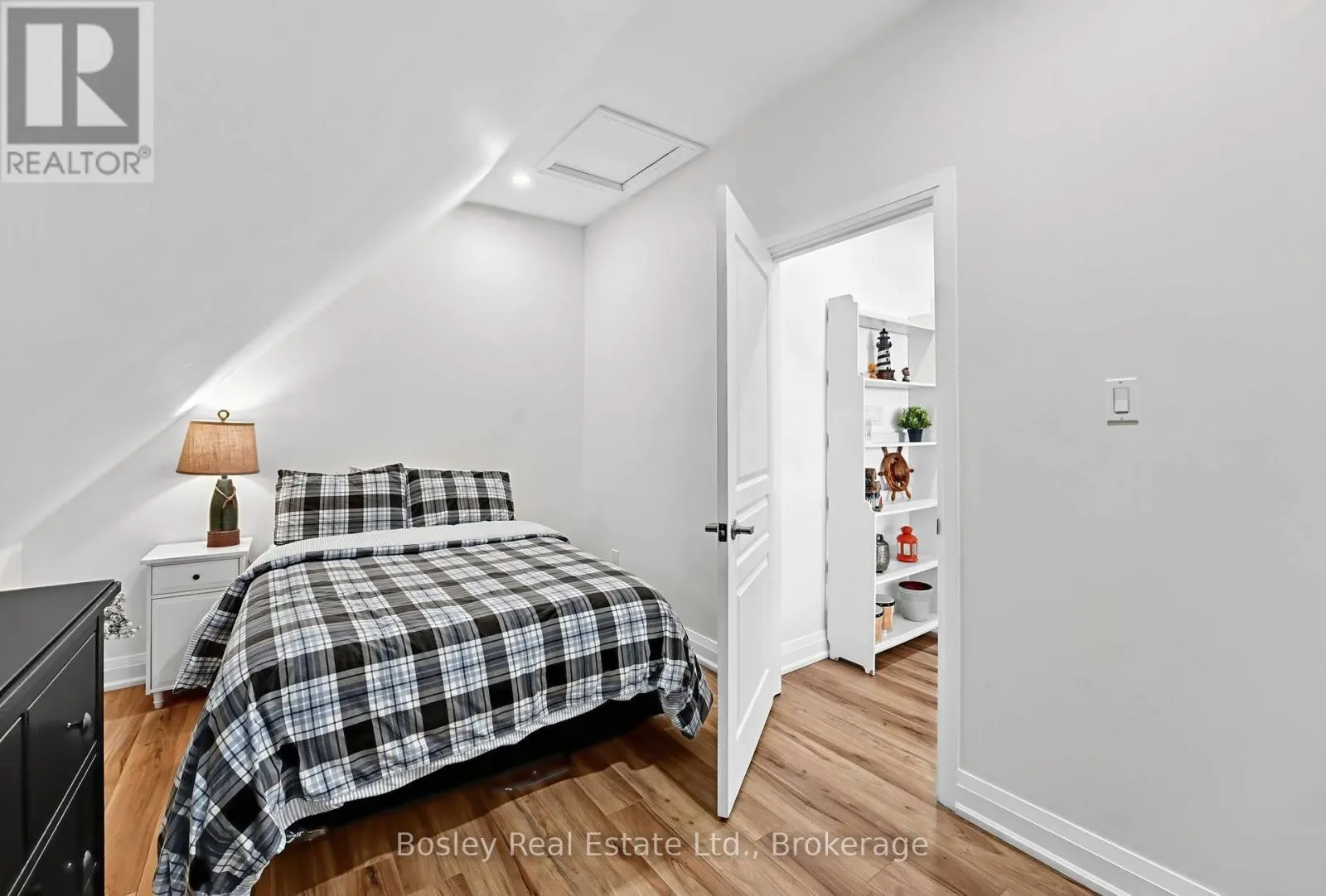 42 ROBINS POINT ROAD