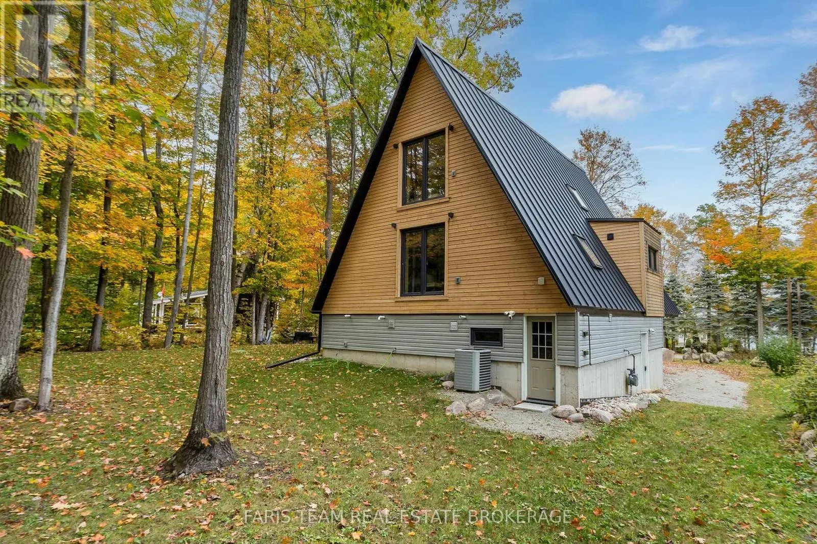 1490 CHAMPLAIN ROAD