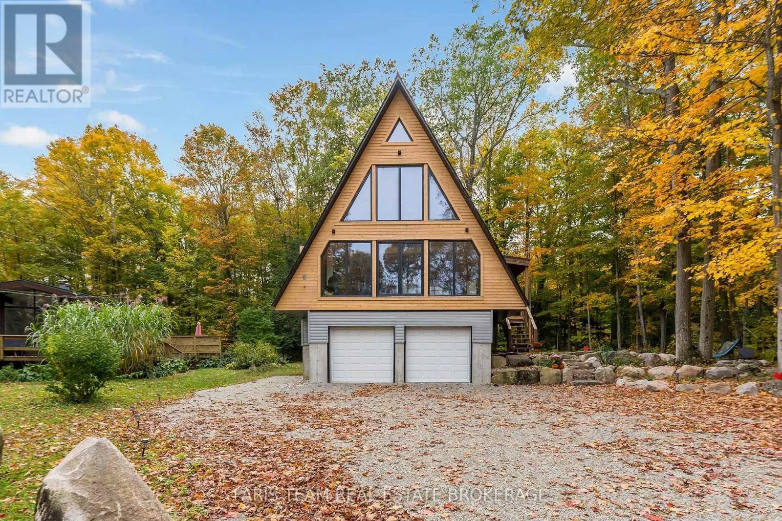 1490 CHAMPLAIN ROAD