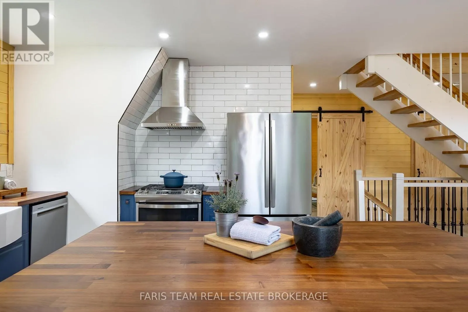 1490 CHAMPLAIN ROAD