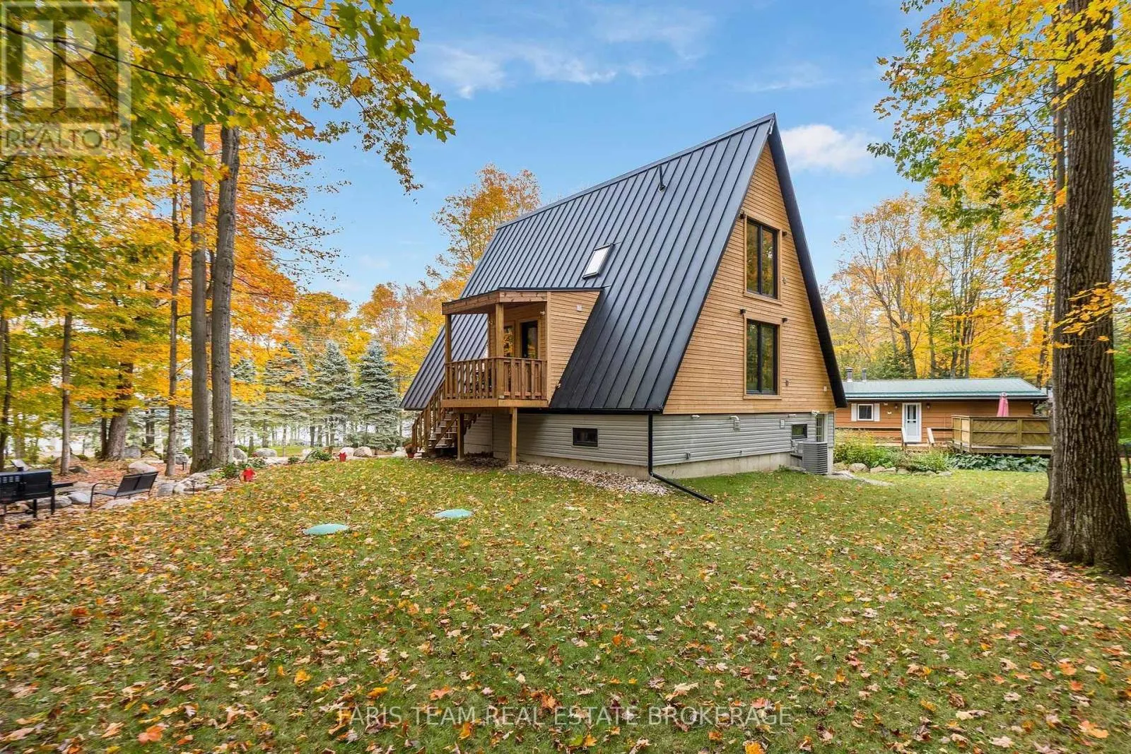 1490 CHAMPLAIN ROAD