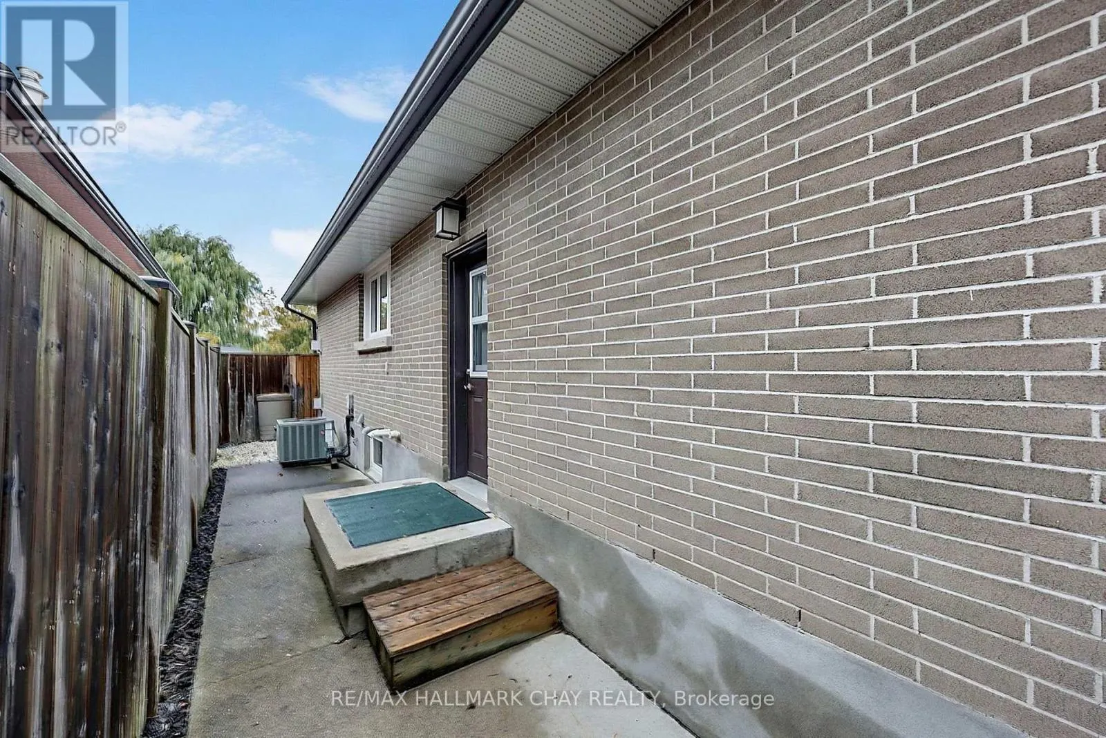 23 MARION CRESCENT
