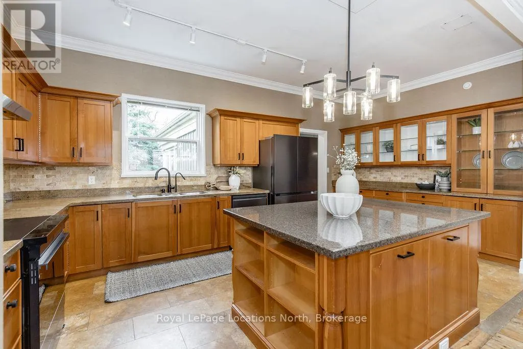 795853 GREY 19 ROAD