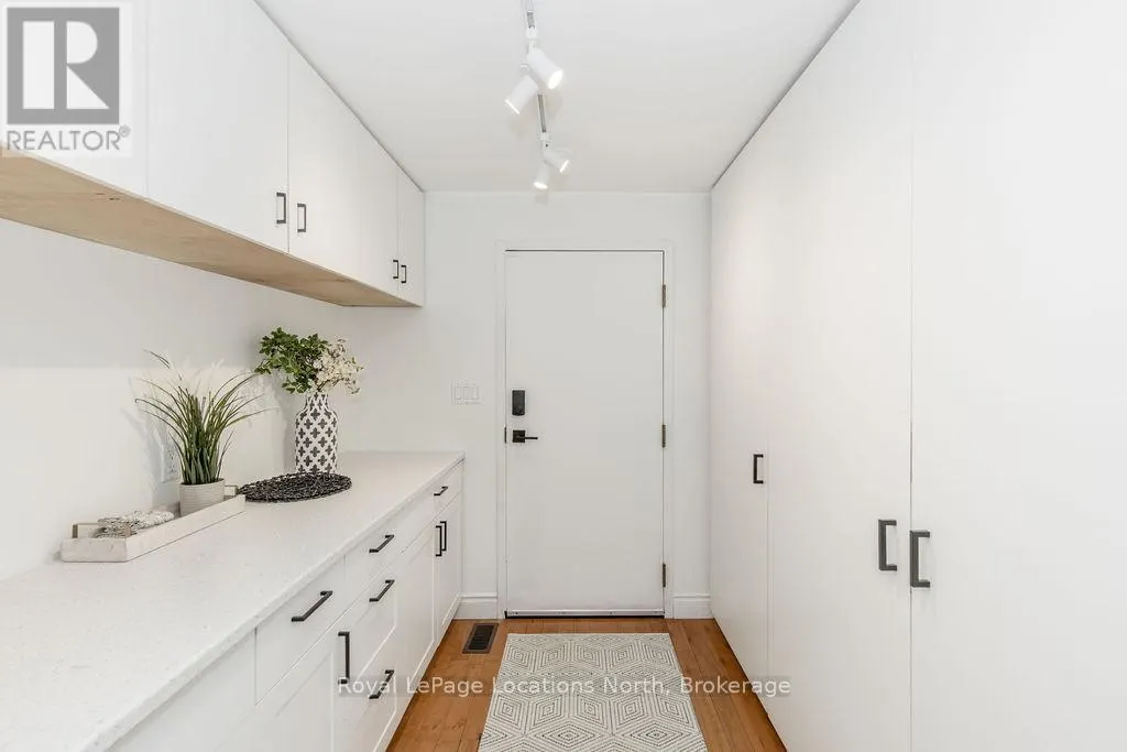 795853 GREY 19 ROAD