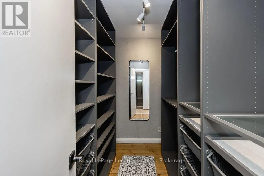 795853 GREY 19 ROAD