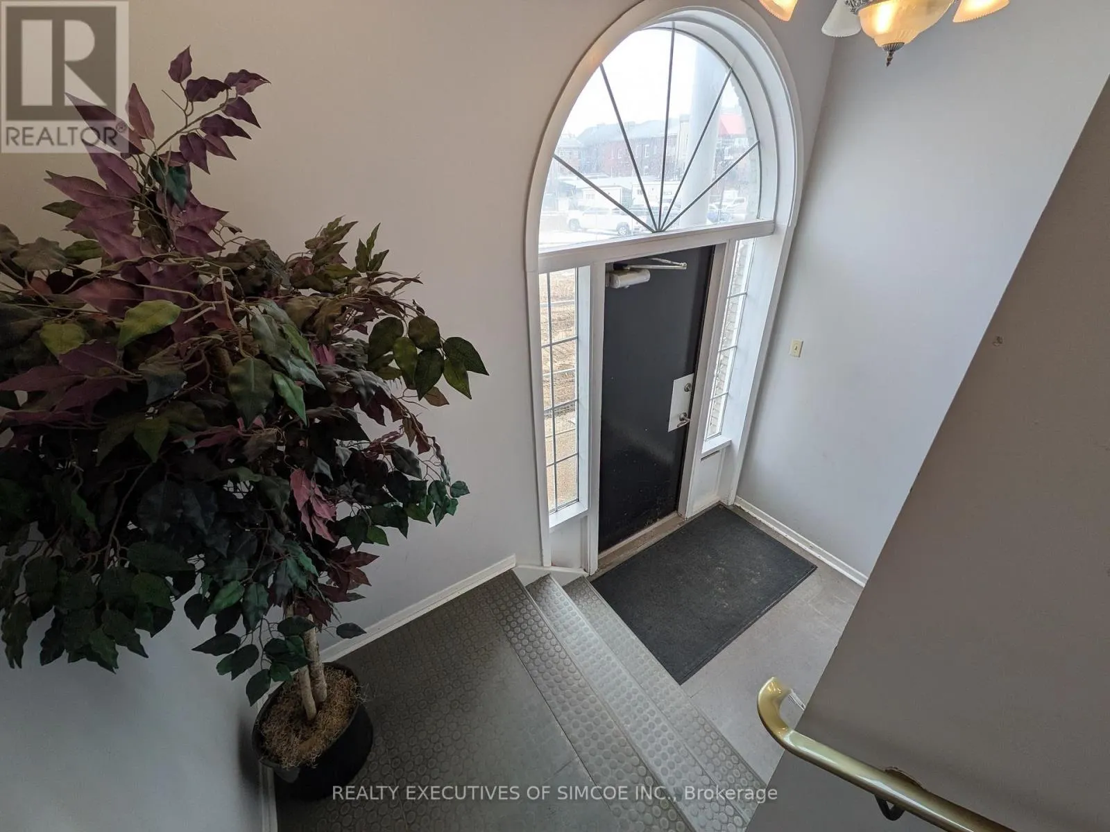 202 - 28 OWEN STREET