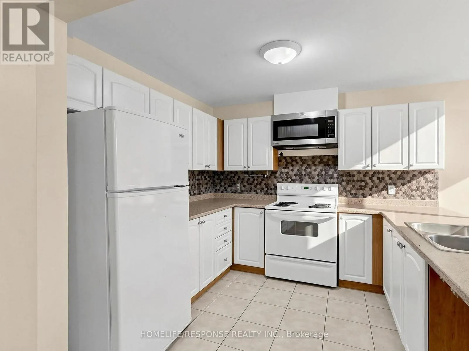 32 - 800 WEST RIDGE BOULEVARD