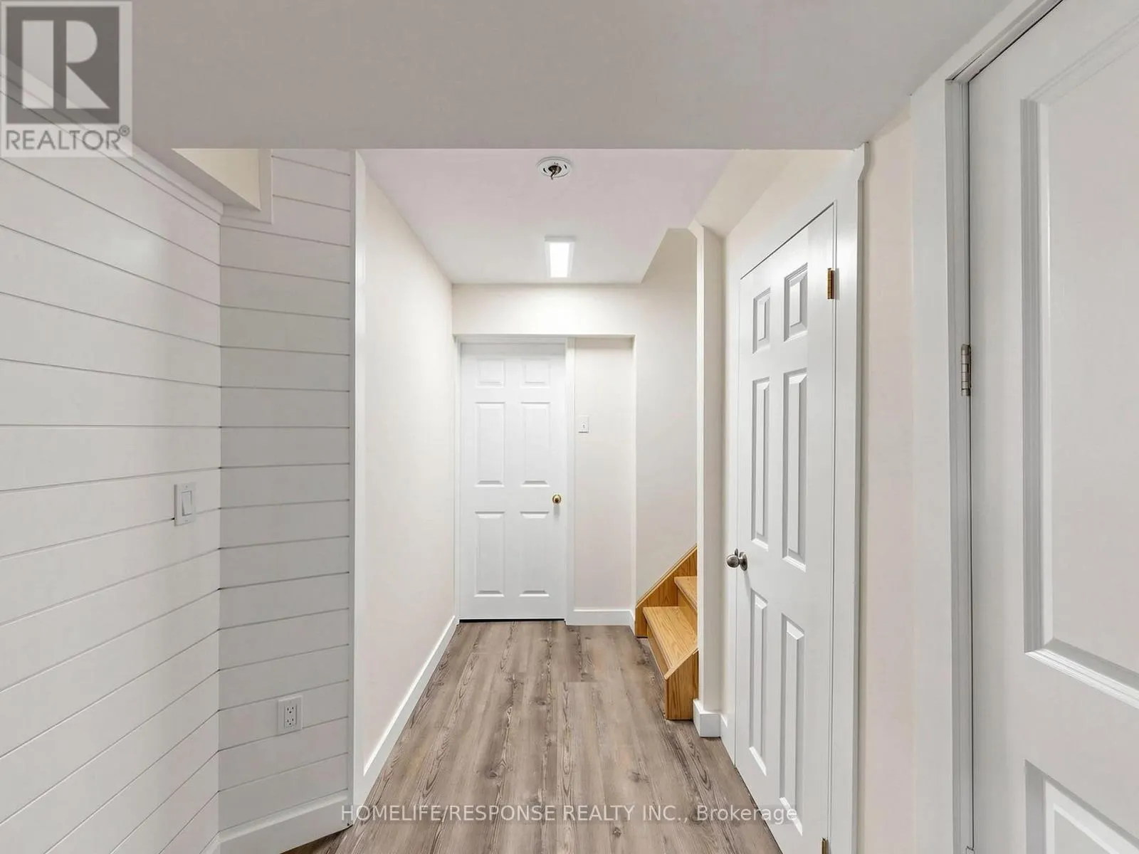 32 - 800 WEST RIDGE BOULEVARD