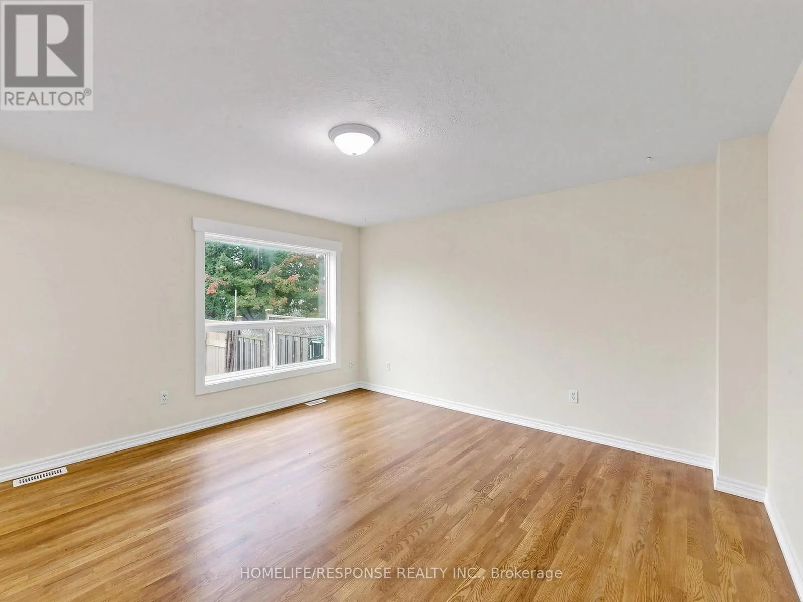 32 - 800 WEST RIDGE BOULEVARD