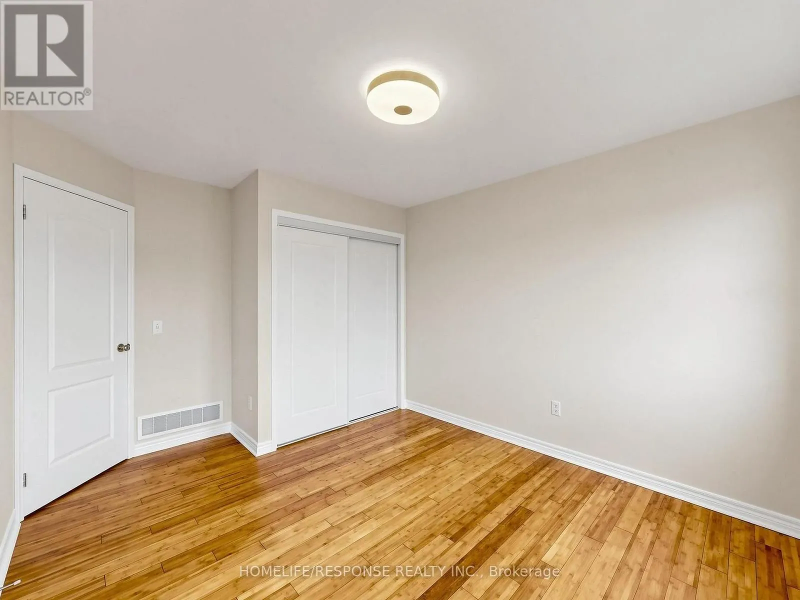 32 - 800 WEST RIDGE BOULEVARD