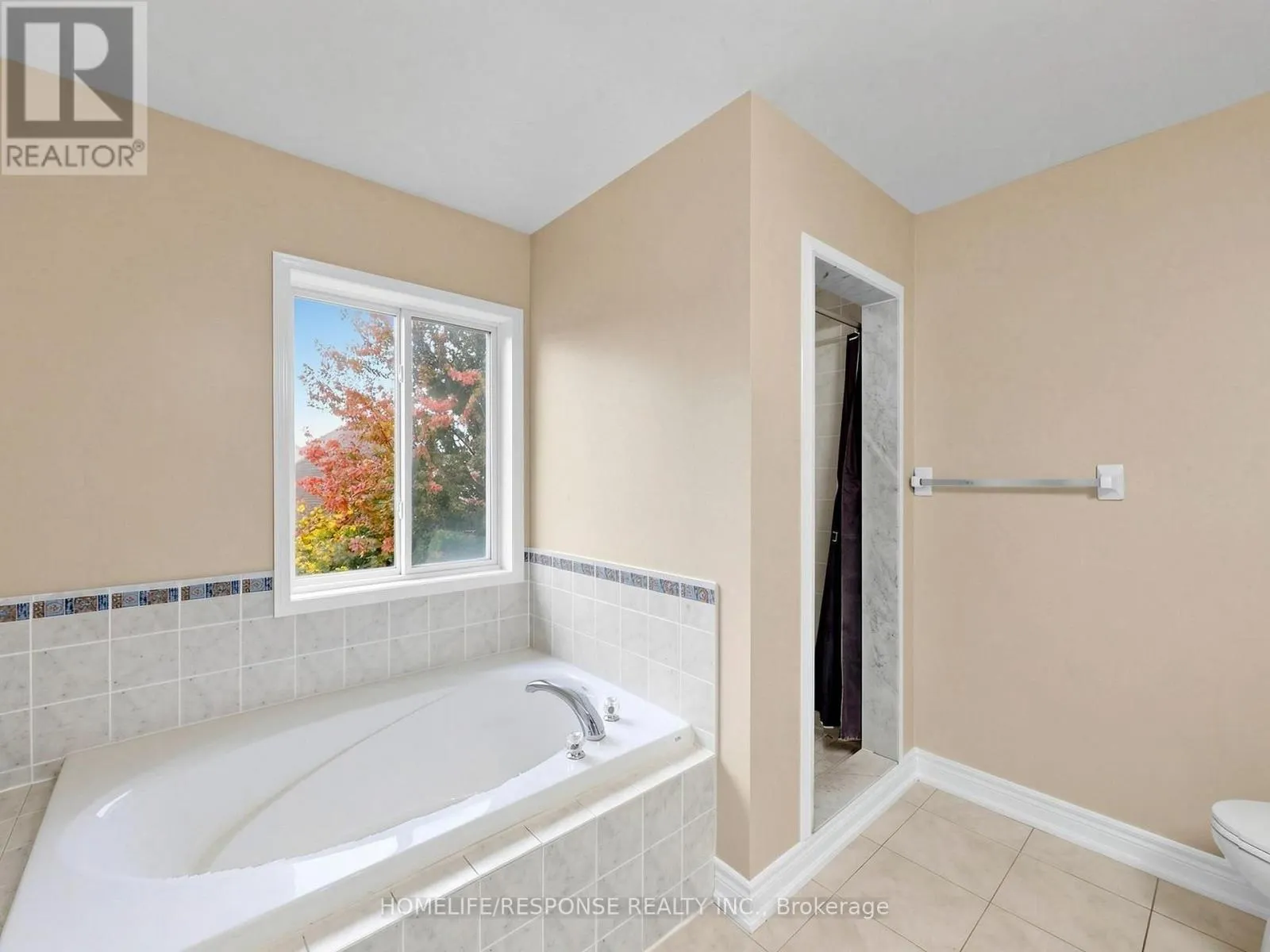 32 - 800 WEST RIDGE BOULEVARD