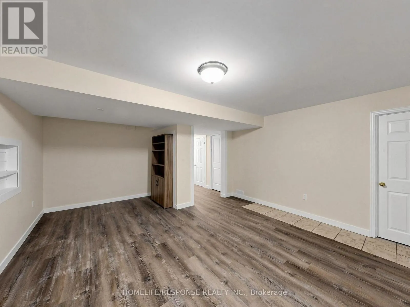 32 - 800 WEST RIDGE BOULEVARD