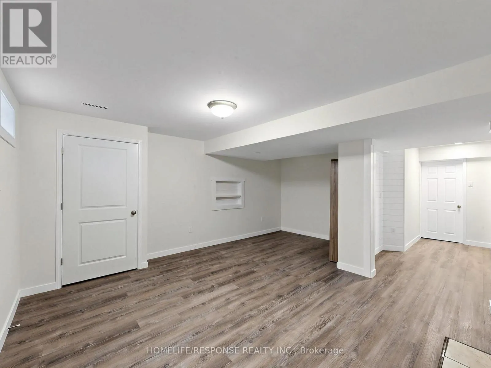 32 - 800 WEST RIDGE BOULEVARD