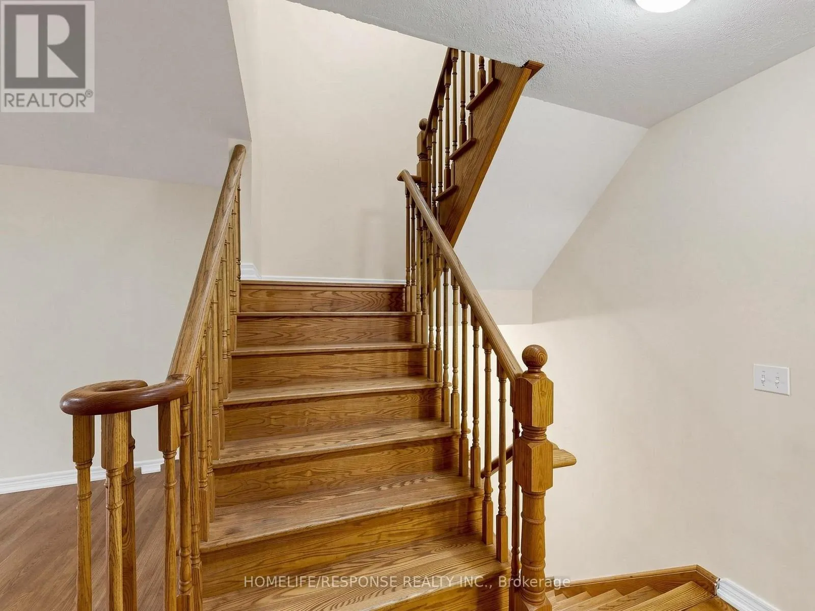 32 - 800 WEST RIDGE BOULEVARD