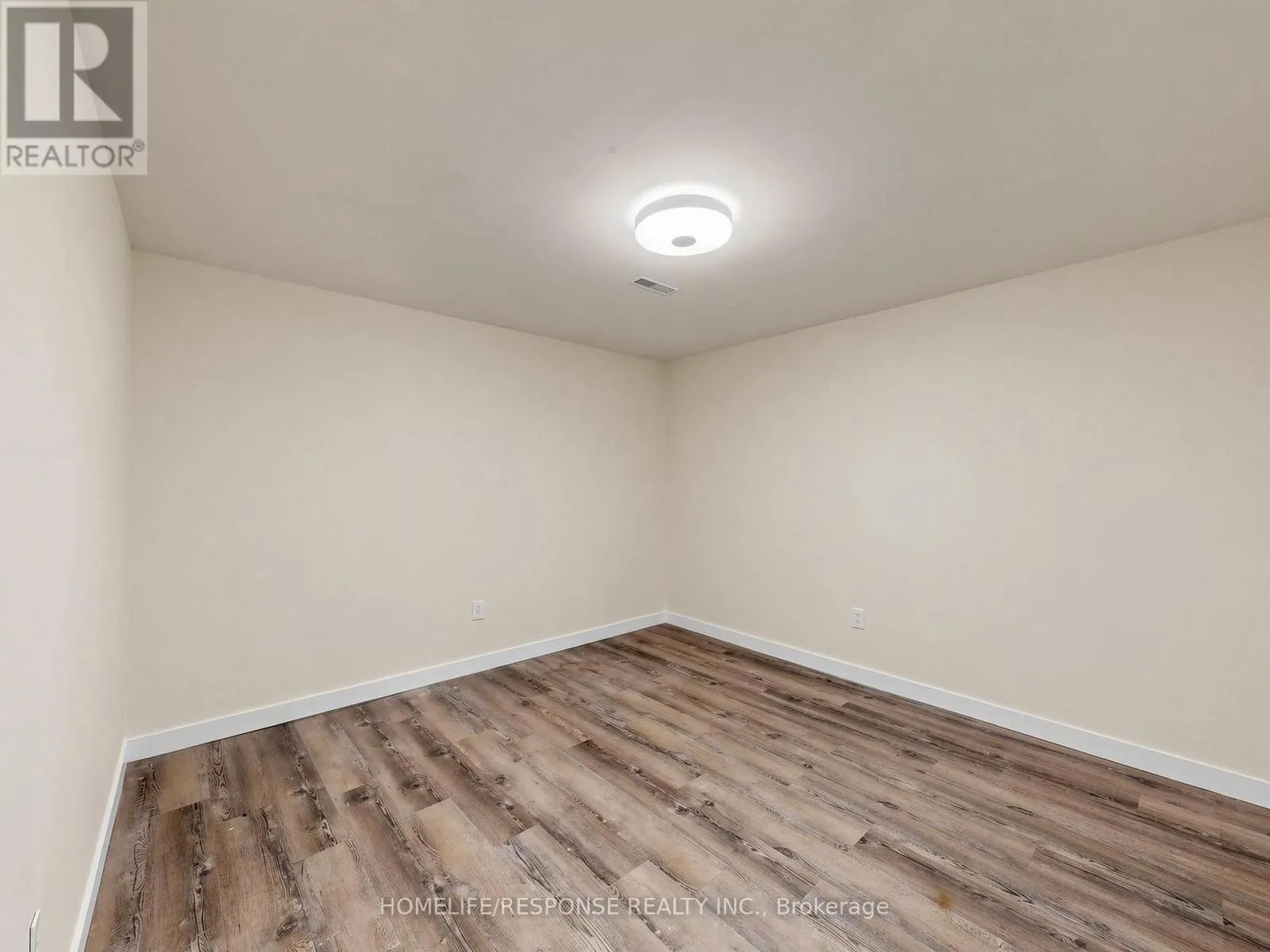 32 - 800 WEST RIDGE BOULEVARD