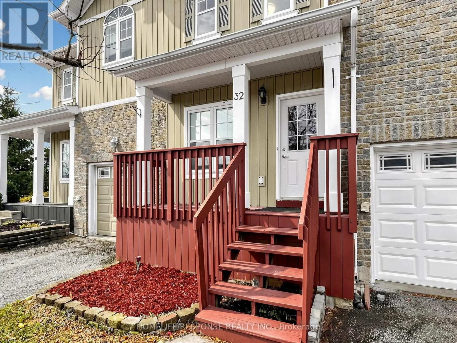 32 - 800 WEST RIDGE BOULEVARD