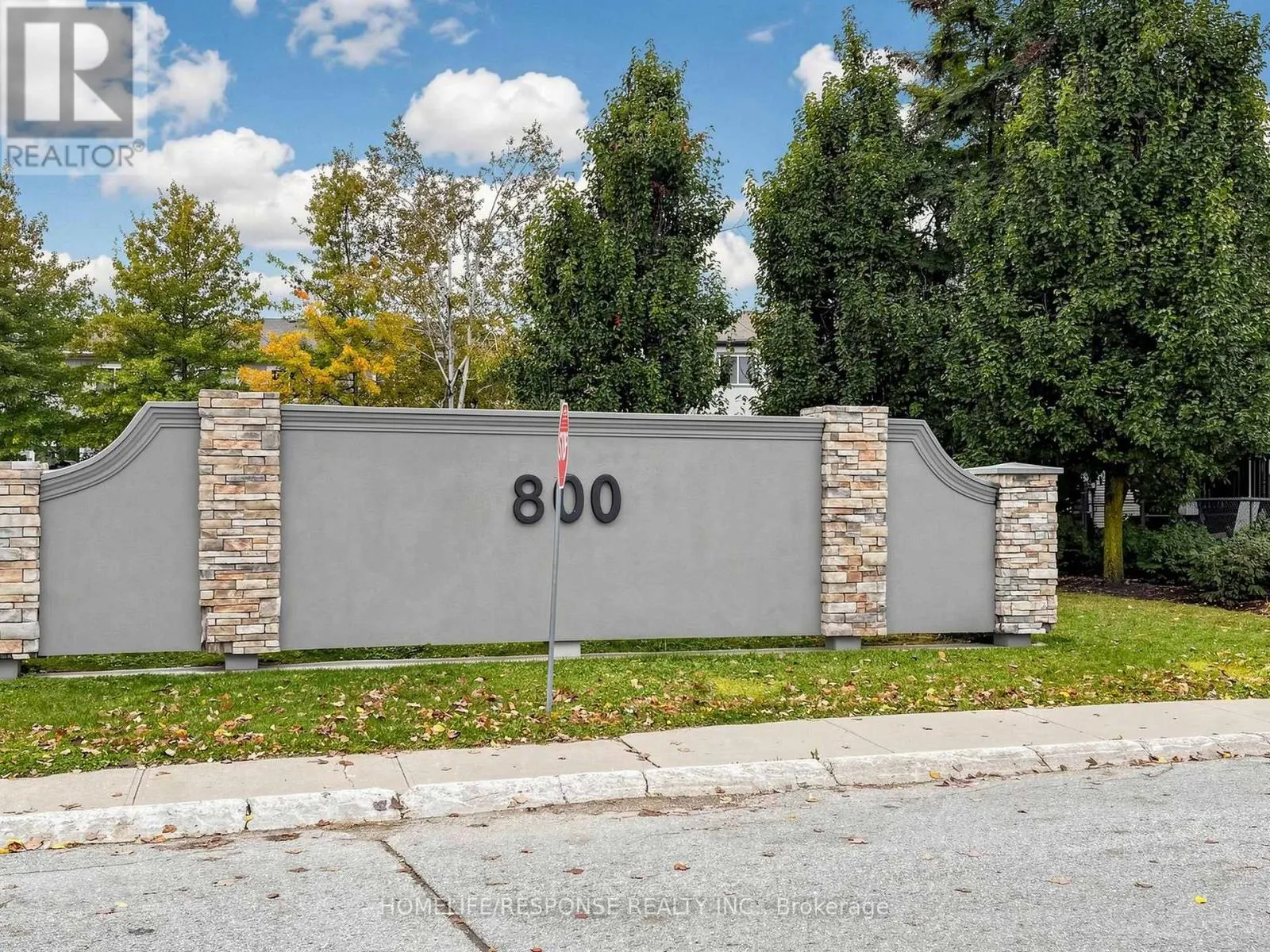 32 - 800 WEST RIDGE BOULEVARD