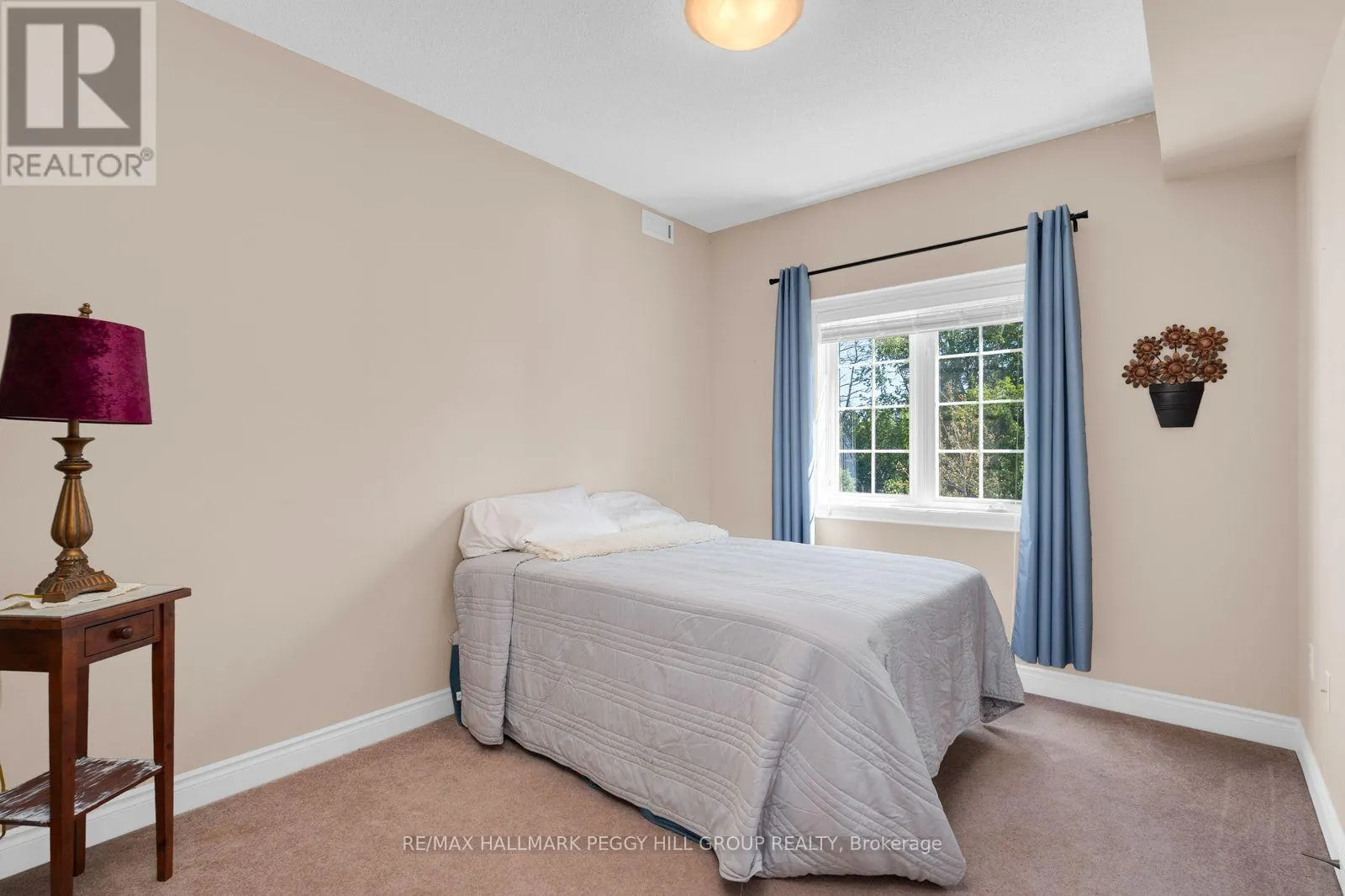 302 - 43 FERNDALE DRIVE S