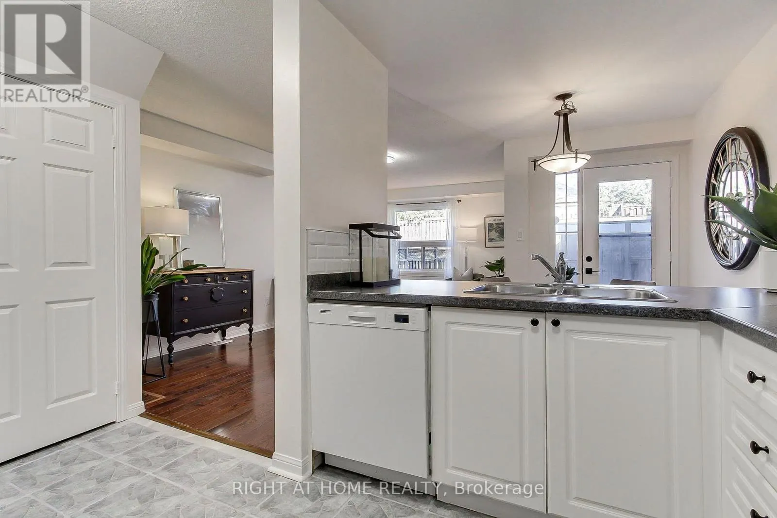 371 FERNDALE DRIVE