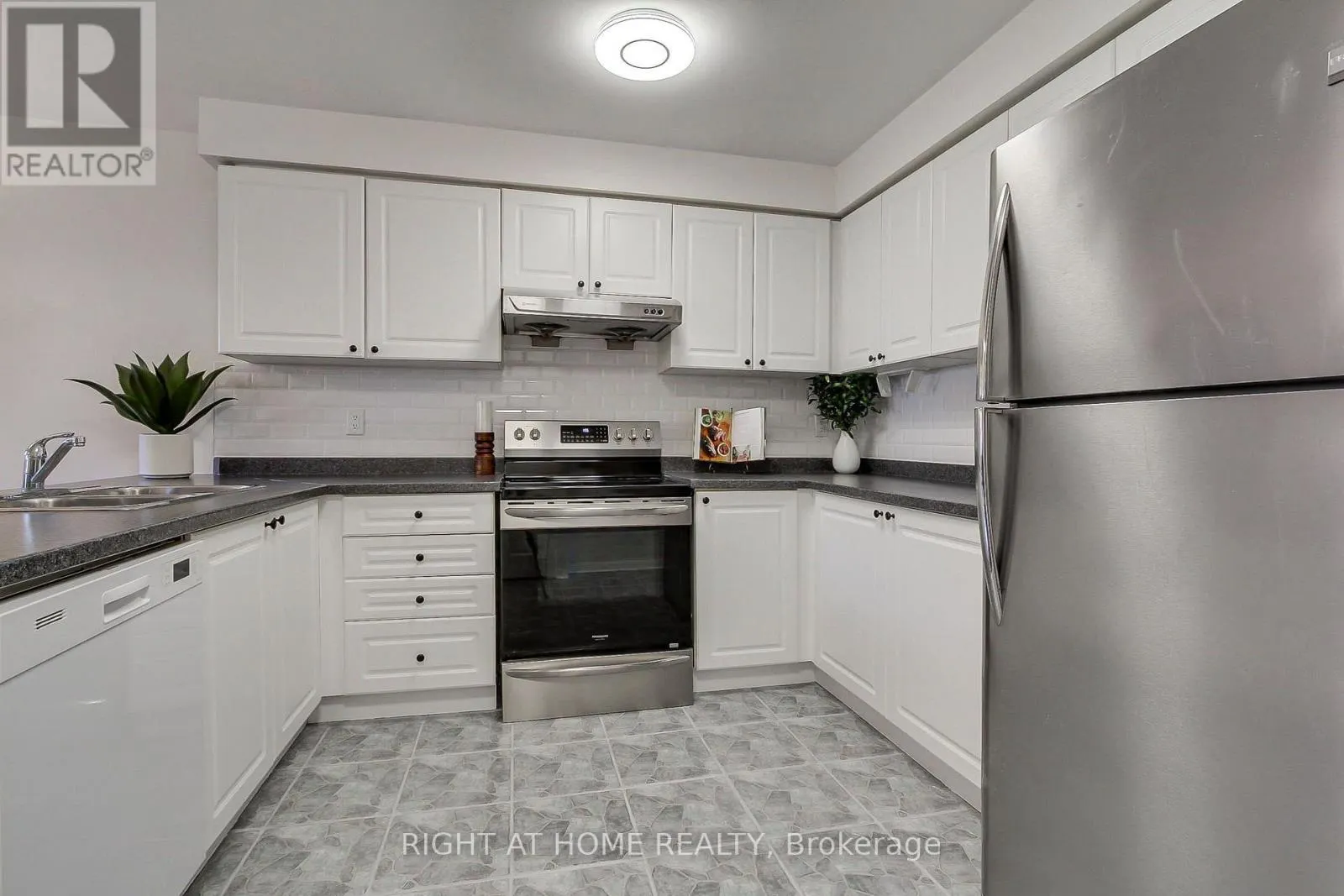 371 FERNDALE DRIVE