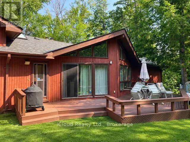 24 MONTCALM CRESCENT