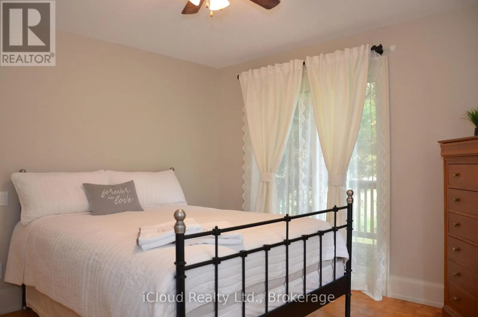 24 MONTCALM CRESCENT